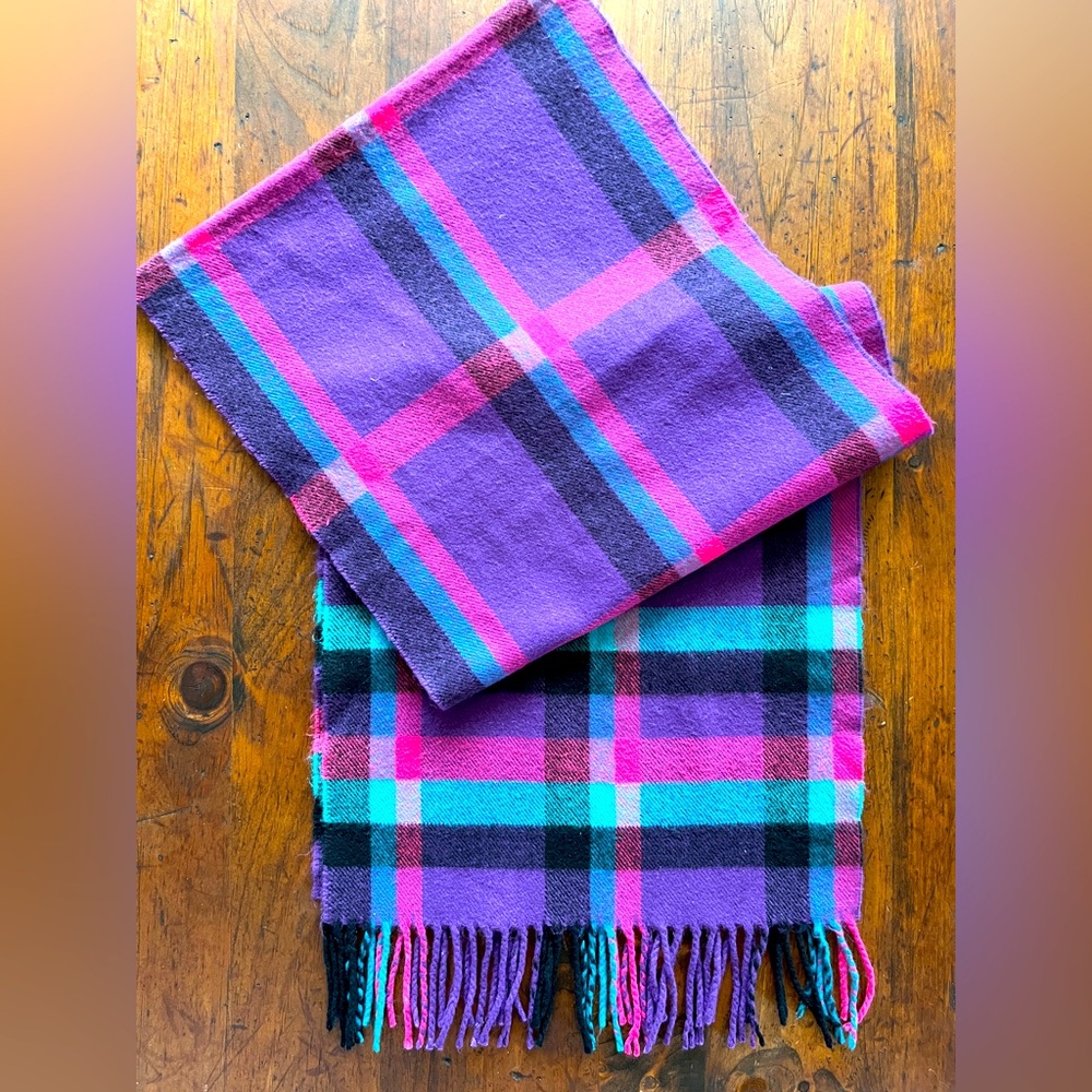 Pretty Cashmere scarf made in Scotland.